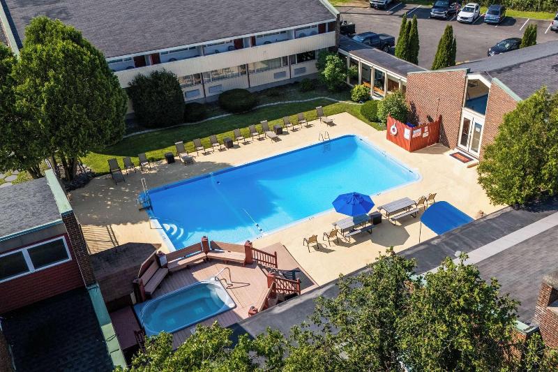 Fireside Inn & Suites image