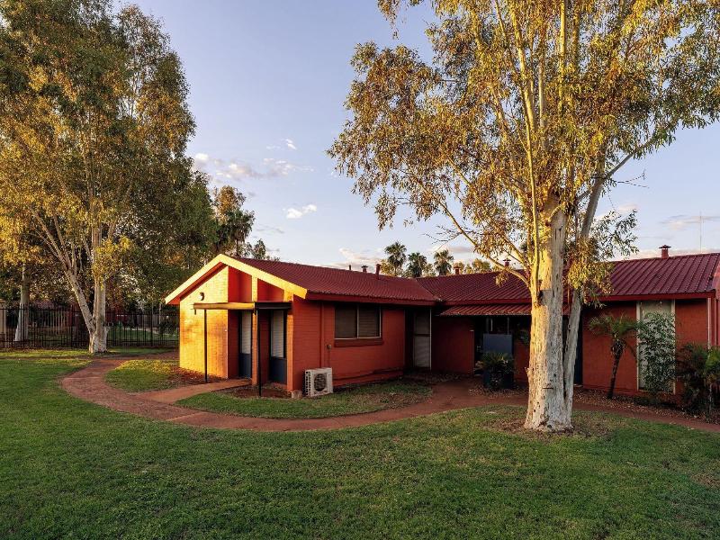 Seasons Hotel Newman
