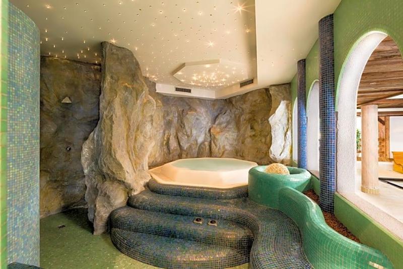 Berghotel image