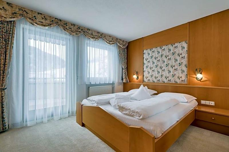 Berghotel image
