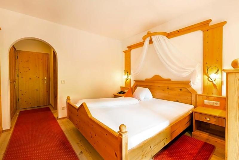 Berghotel image