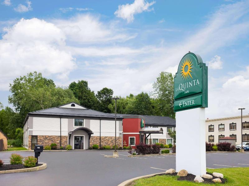 La Quinta Inn Buffalo Airport image