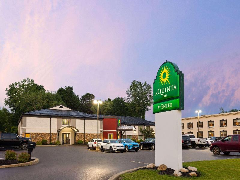 La Quinta Inn Buffalo Airport image