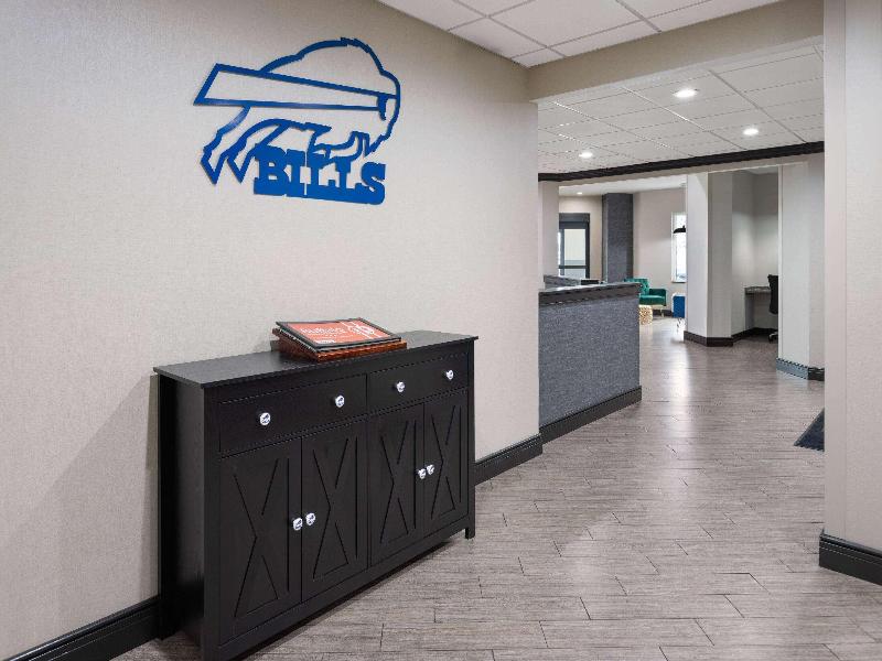 La Quinta Inn Buffalo Airport image