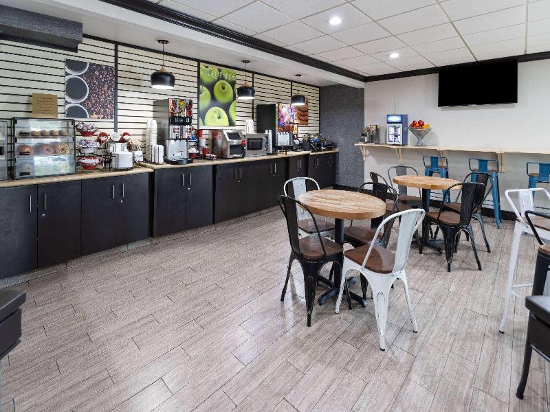 La Quinta Inn Buffalo Airport image
