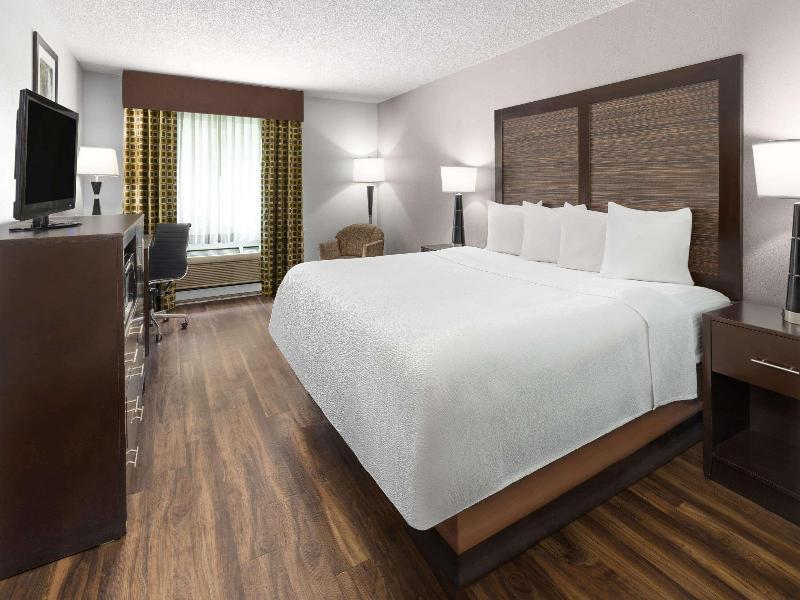 La Quinta Inn Buffalo Airport image