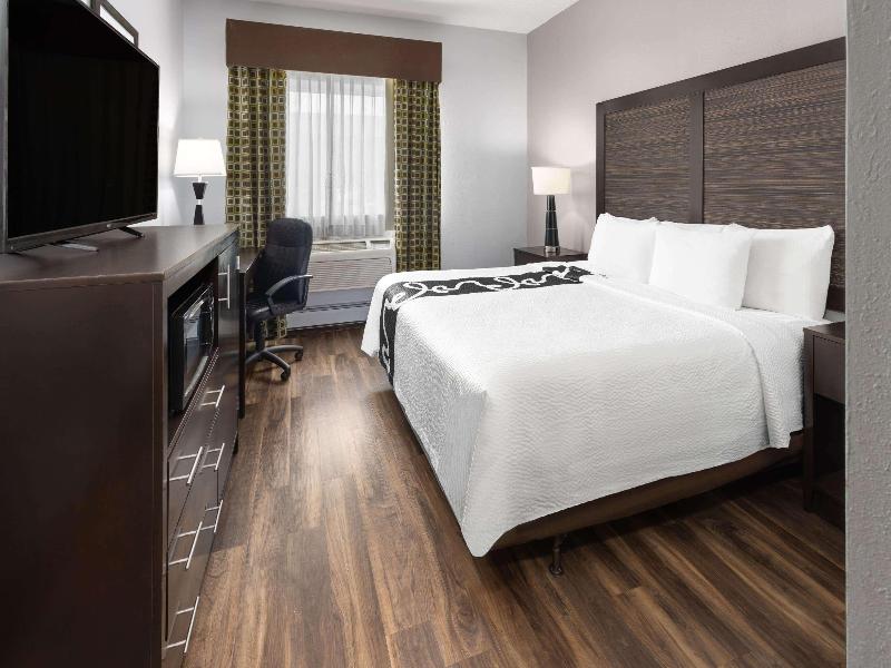 La Quinta Inn Buffalo Airport image