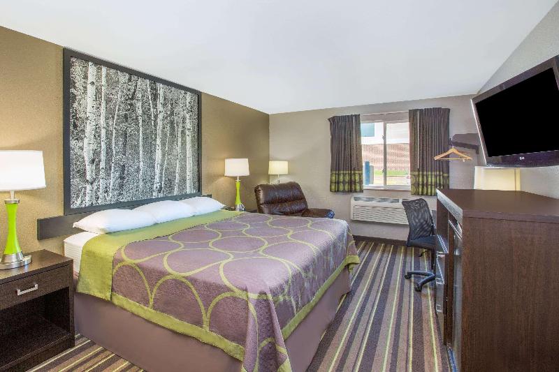 Super 8 by Wyndham Brookings image
