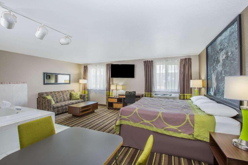 Super 8 by Wyndham Brookings image