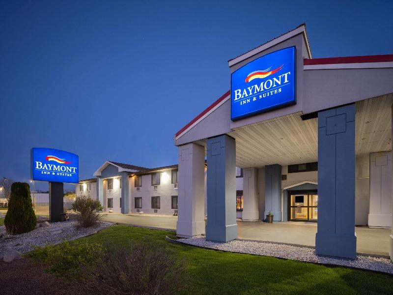 Baymont by Wyndham Waukesha image
