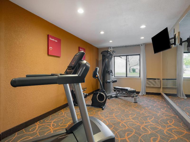 Baymont by Wyndham Waukesha image