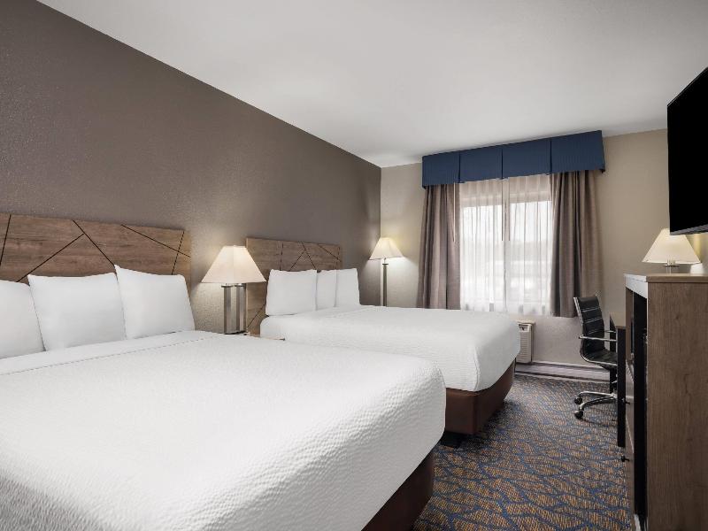 Baymont by Wyndham Waukesha image