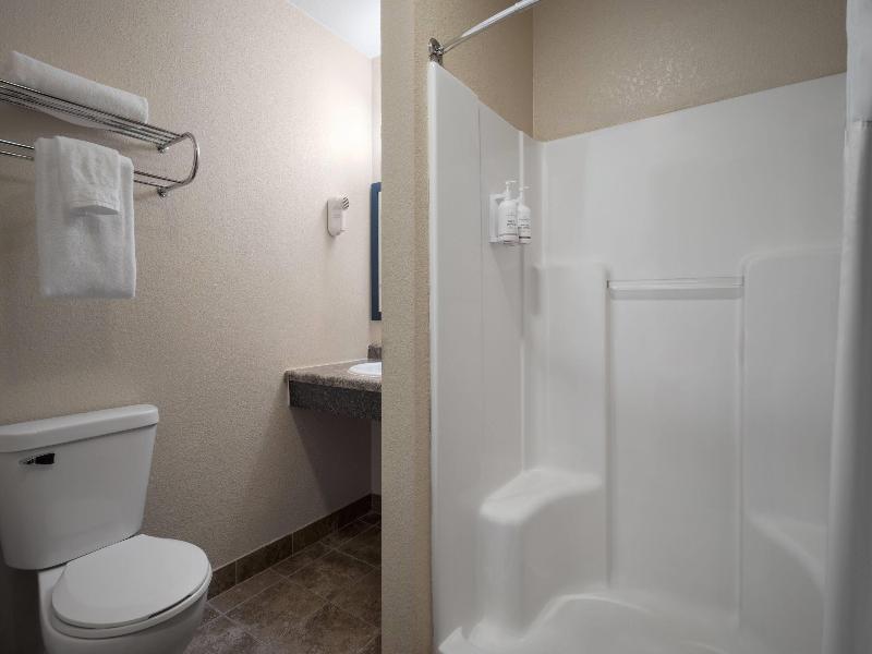Baymont by Wyndham Waukesha image