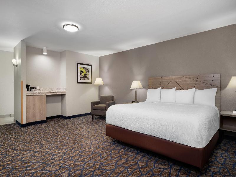 Baymont by Wyndham Waukesha image