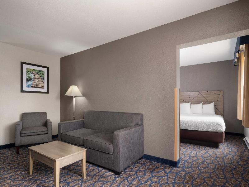 Baymont by Wyndham Waukesha image