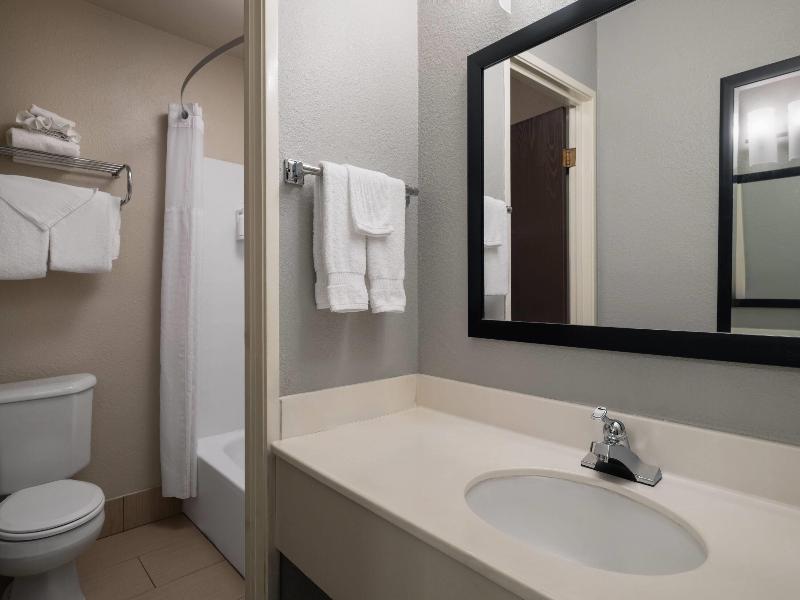 Baymont by Wyndham Waukesha image