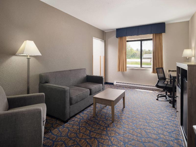 Baymont by Wyndham Waukesha image