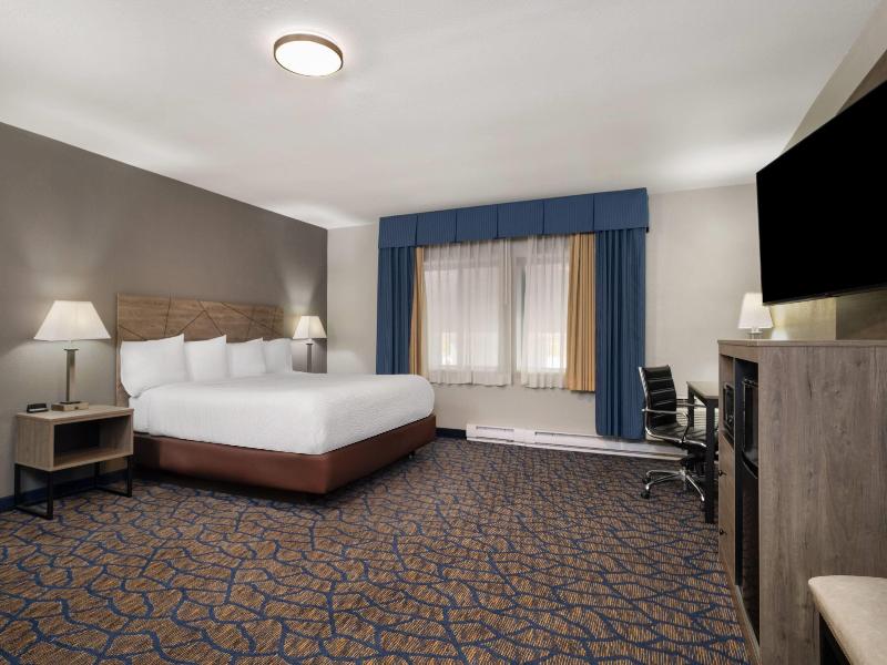 Baymont by Wyndham Waukesha image