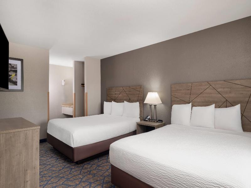 Baymont by Wyndham Waukesha image
