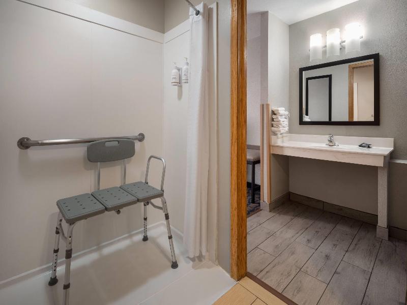 Baymont by Wyndham Waukesha image