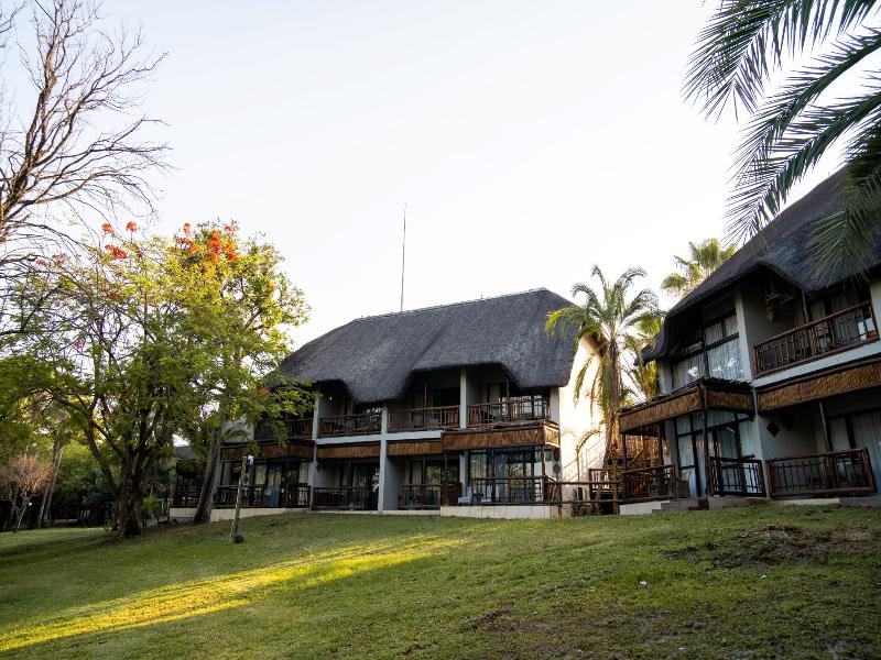 Cresta Mowana Safari Resort & Spa