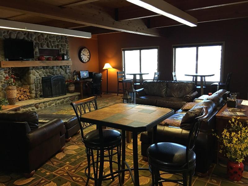 C'mon Inn Hotel & Suites