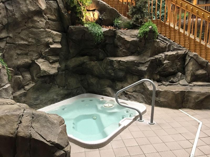 C'mon Inn Hotel & Suites