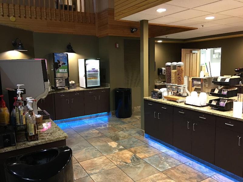 C'mon Inn Hotel & Suites