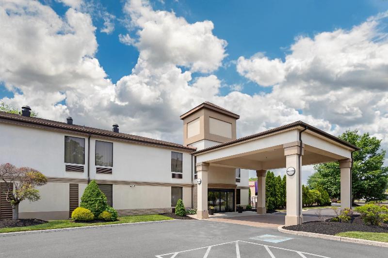Quality Inn & Suites Nj State Capital Area image