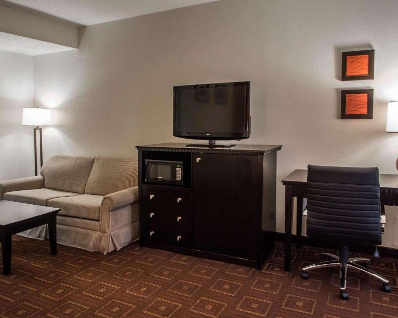 Quality Inn & Suites Nj State Capital Area image
