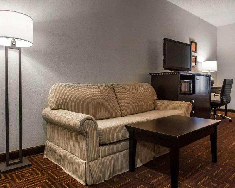 Quality Inn & Suites Nj State Capital Area image