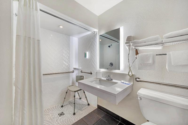 Quality Inn & Suites Nj State Capital Area image