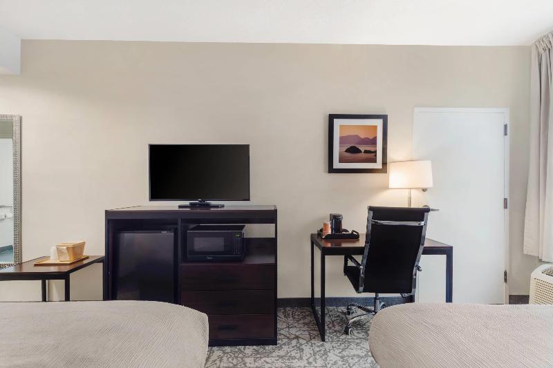 Quality Inn & Suites Nj State Capital Area image