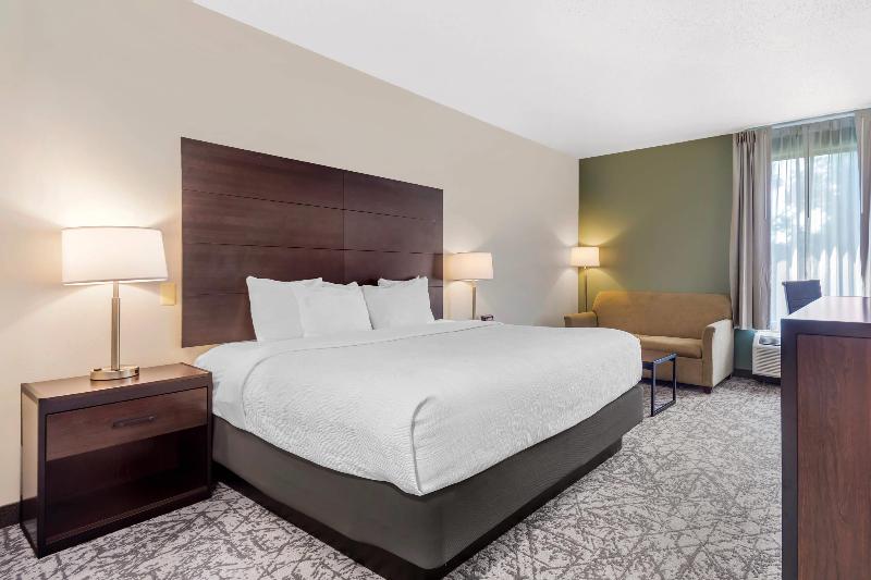 Quality Inn & Suites Nj State Capital Area image