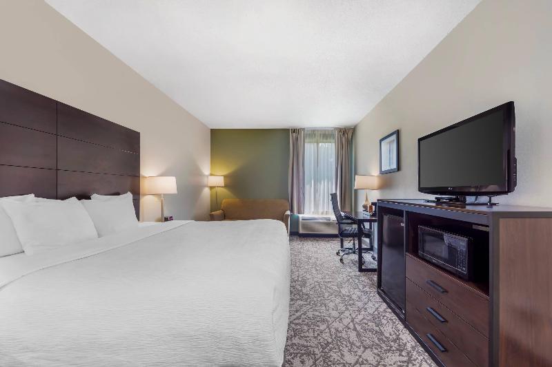 Quality Inn & Suites Nj State Capital Area image