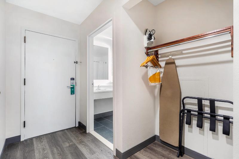 Quality Inn & Suites Nj State Capital Area image