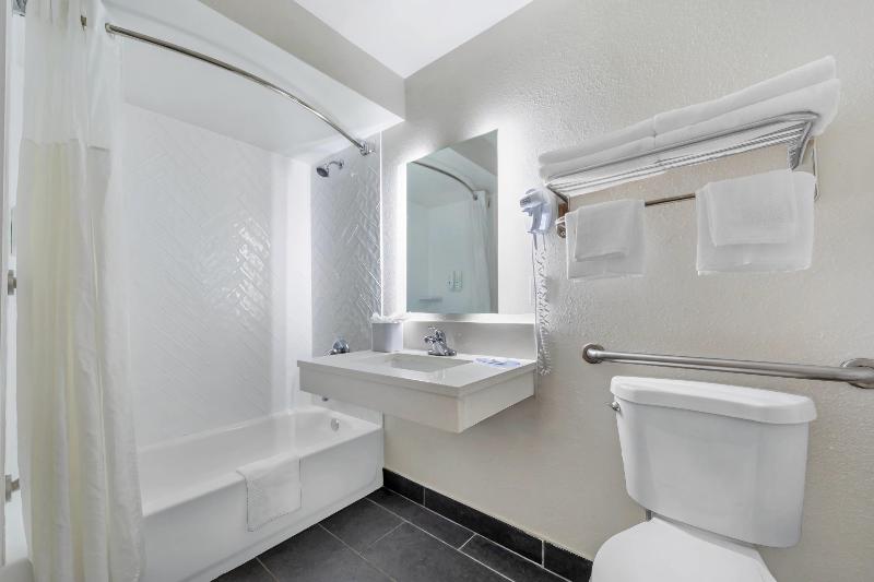 Quality Inn & Suites Nj State Capital Area image