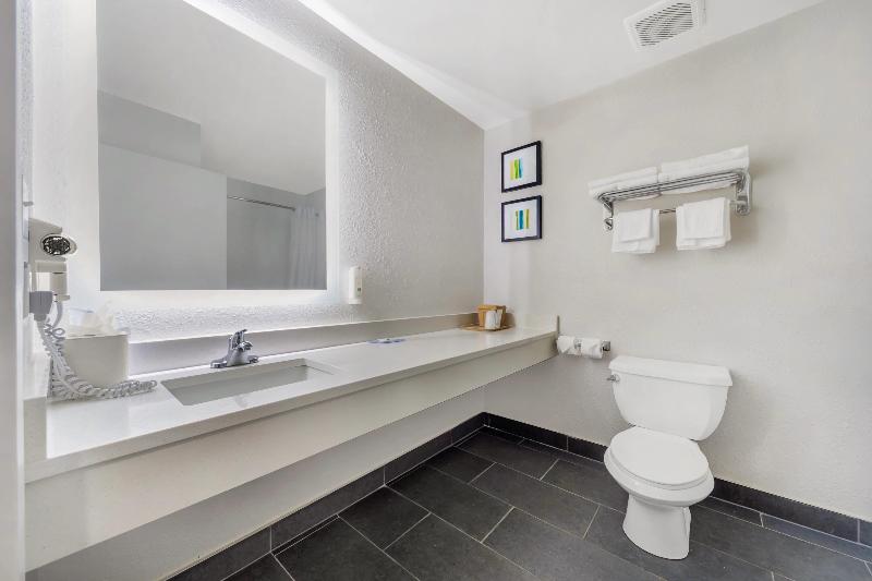Quality Inn & Suites Nj State Capital Area image