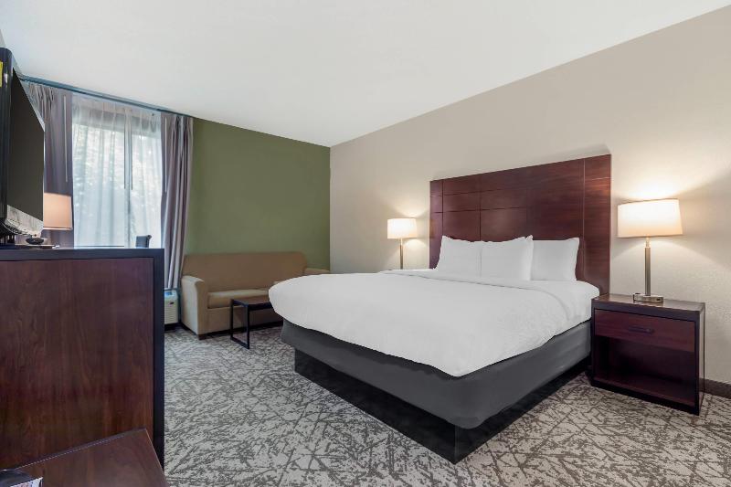 Quality Inn & Suites Nj State Capital Area image