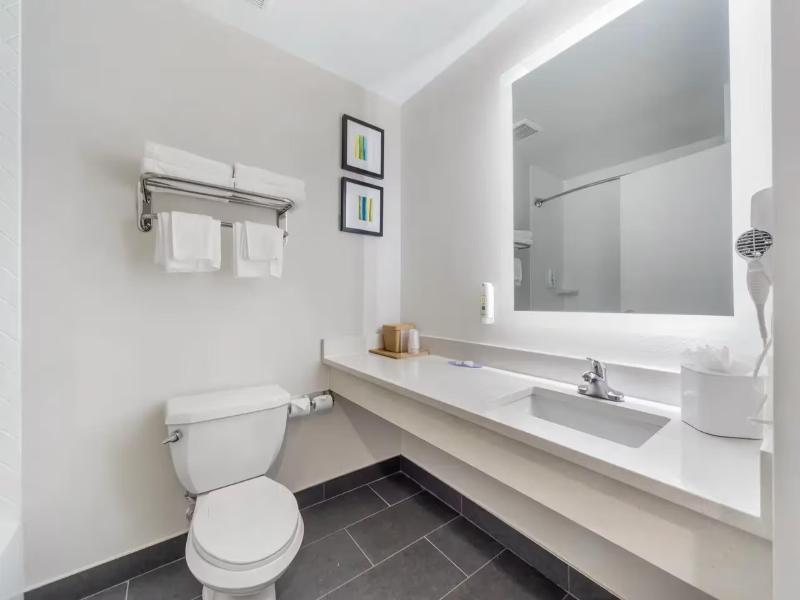 Quality Inn & Suites NJ State Capital Area image