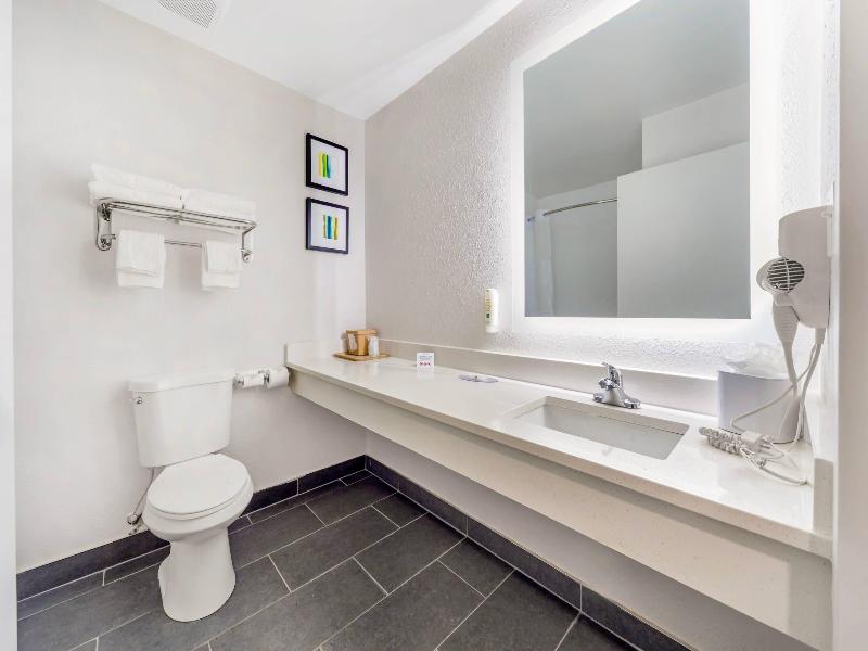 Quality Inn & Suites NJ State Capital Area image