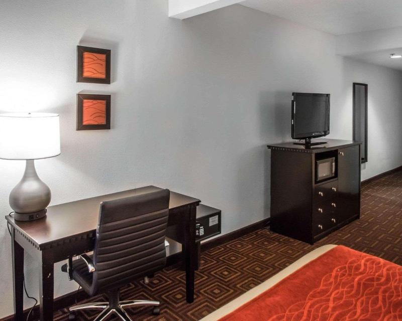 Quality Inn & Suites Nj State Capital Area image