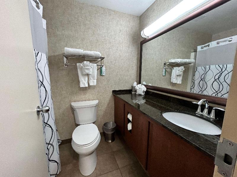 Heartland Inn & Suites, Surestay Collection By Bw image
