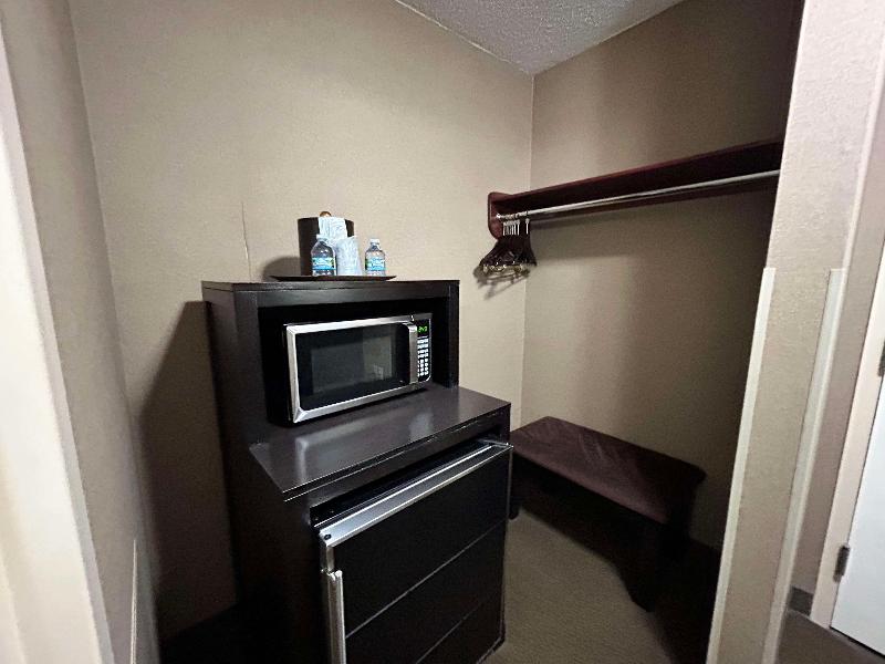 Heartland Inn & Suites, Surestay Collection By Bw image