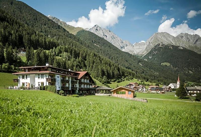 Vierbrunnenhof image