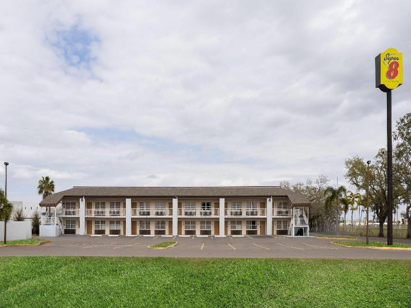 Super 8 by Wyndham Ellenton Bradenton Area image