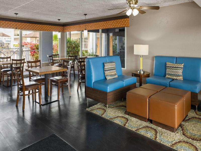 Super 8 by Wyndham Ellenton Bradenton Area image