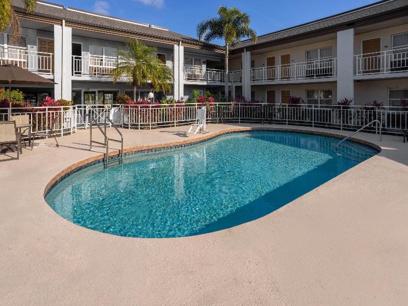 Super 8 by Wyndham Ellenton Bradenton Area image
