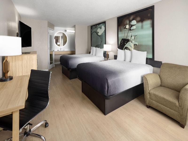 Super 8 by Wyndham Ellenton Bradenton Area image