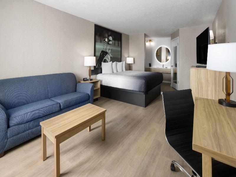 Super 8 by Wyndham Ellenton Bradenton Area image